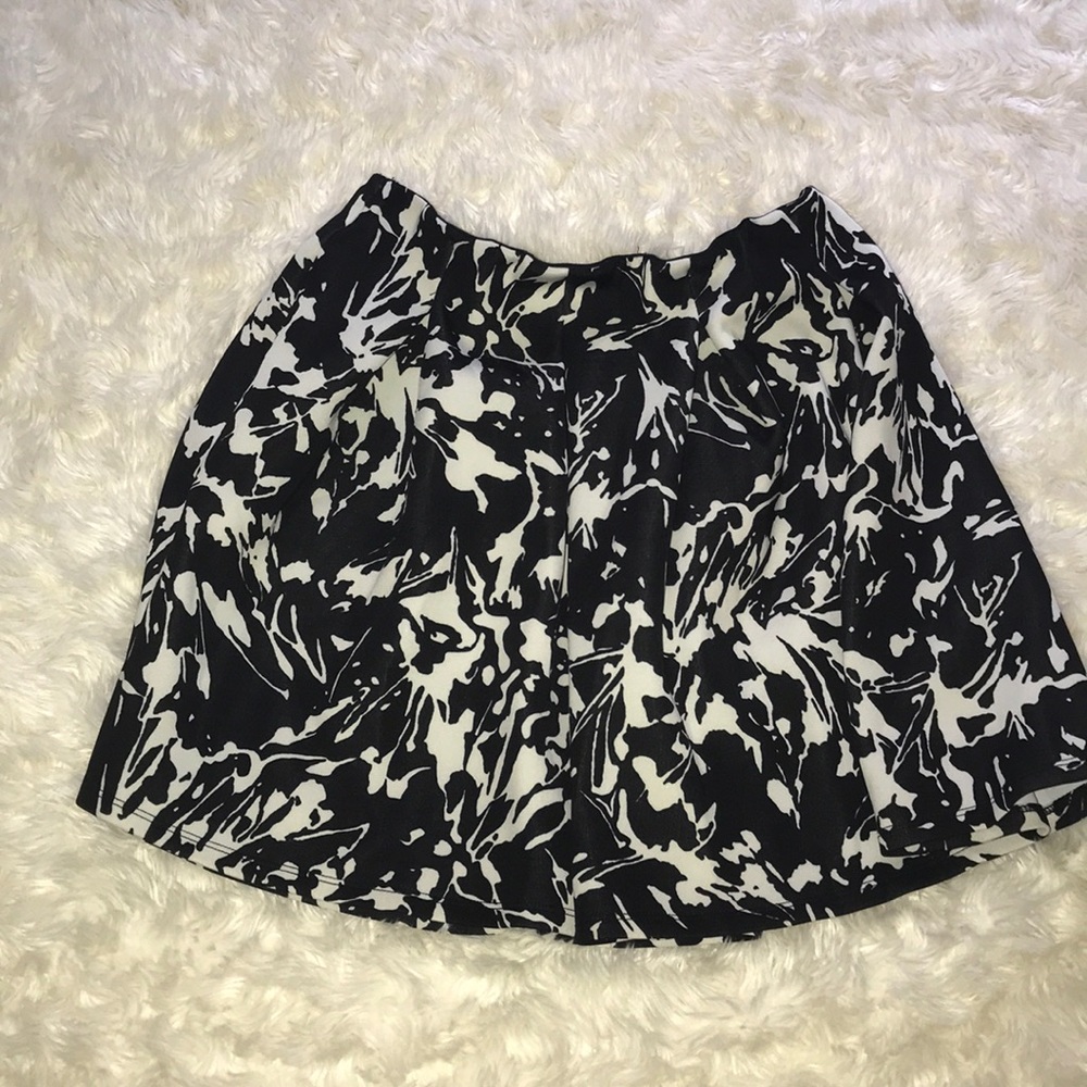 Hollister pleated floral mini skirt